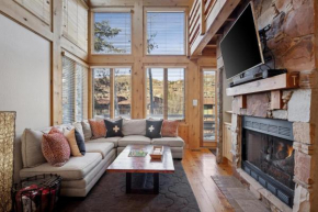 Modern 3 BDR Condo Near Ski Lift and Town with Views